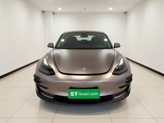 Tesla Model 3 — Фото автомобиля 2