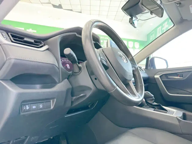 Toyota RAV4 — Фото автомобиля 8