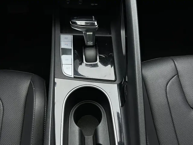 Hyundai Elantra 2021 1.5L CVT LUX Premium Edition — Фото автомобиля 11