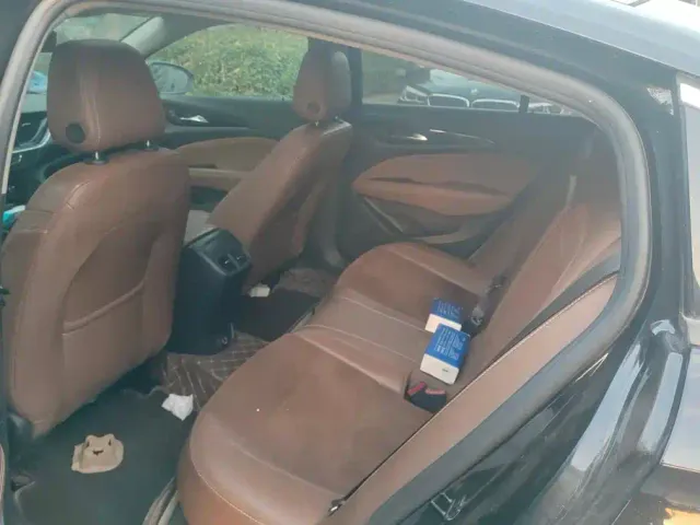 Buick Regal — Фото автомобиля 11