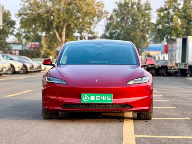 Tesla Model Y — Фото автомобиля 2