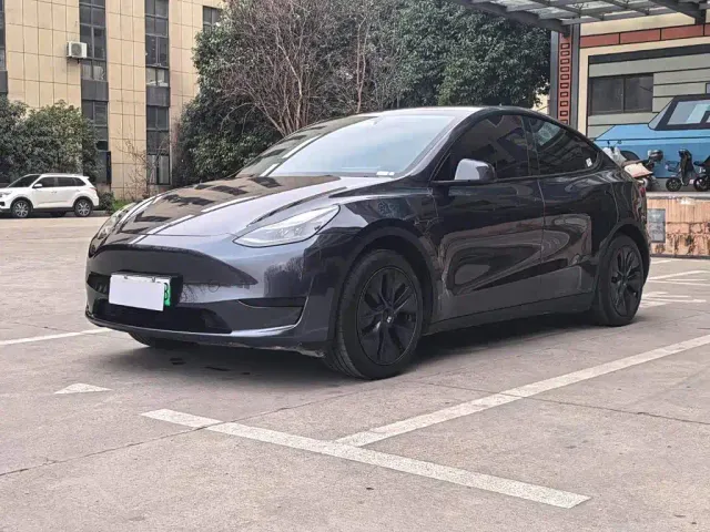 Фотография автомобиля — Tesla Model Y