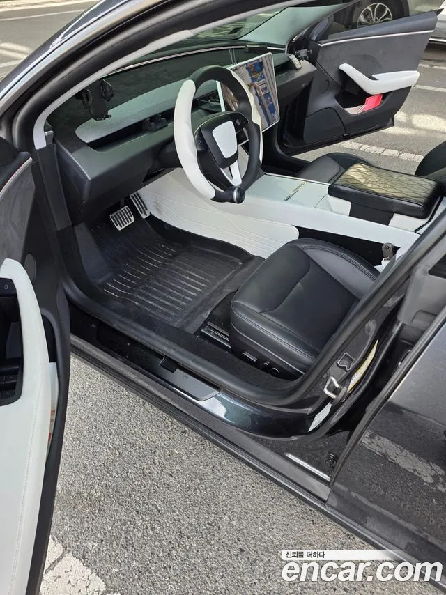 Tesla Model 3 — Фото автомобиля 10