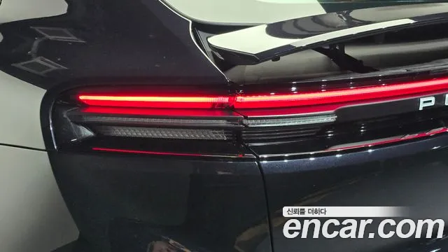 Porsche Macan Electric — Фото автомобиля 8