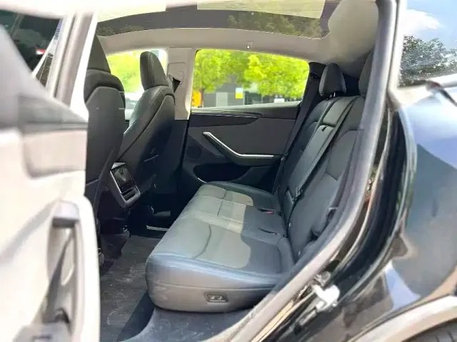 Tesla Model Y — Фото автомобиля 5