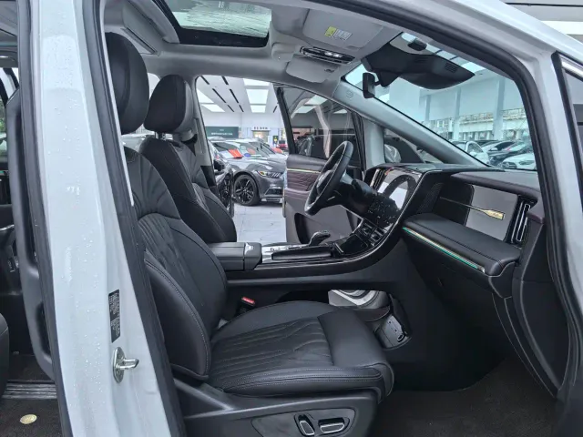 GAC Trumpchi M8 — Фото автомобиля 13