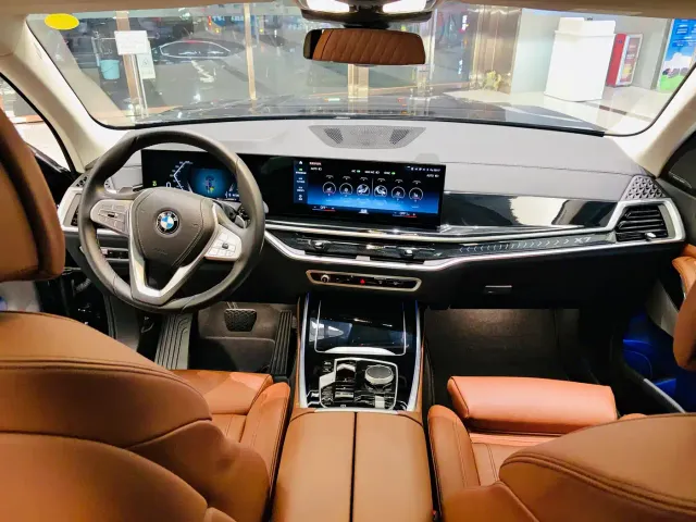 BMW X7 — Фото автомобиля 9