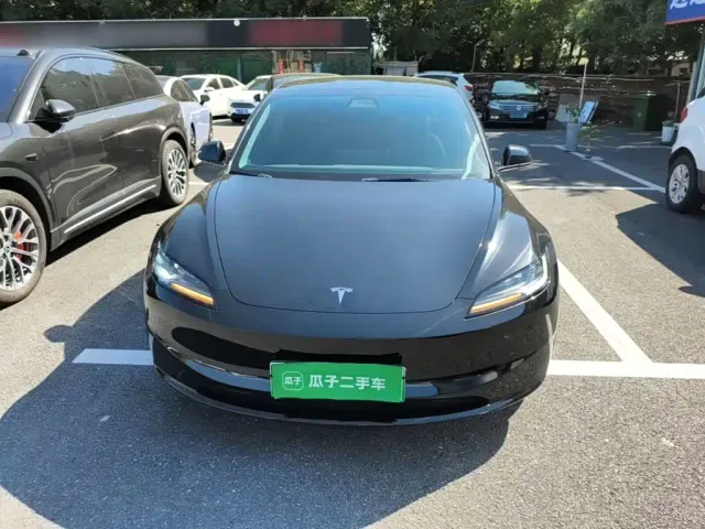 Tesla Model 3 — Фото автомобиля 2
