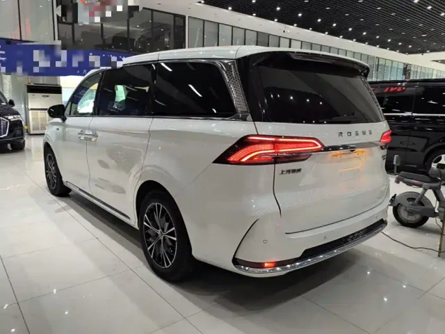 Roewe iMAX8 — Фото автомобиля 4