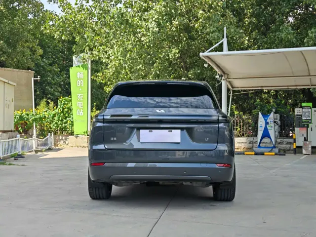 Li Auto L7 — Фото автомобиля 8