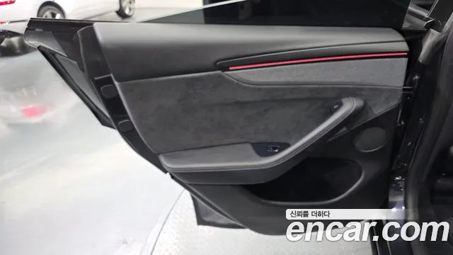 Tesla Model Y — Фото автомобиля 25