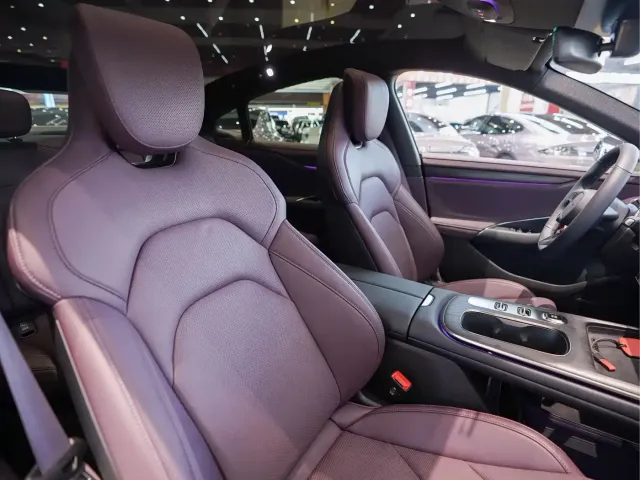 Xiaomi SU7 — Фото автомобиля 12
