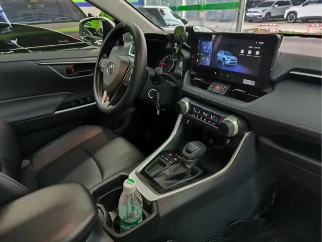 Toyota RAV4 — Фото автомобиля 5