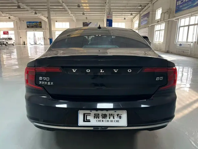 Volvo S90 — Фото автомобиля 5