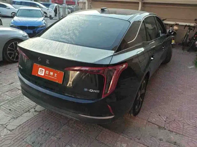 Hongqi E-QM5 — Фото автомобиля 6