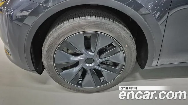Tesla Model Y — Фото автомобиля 5