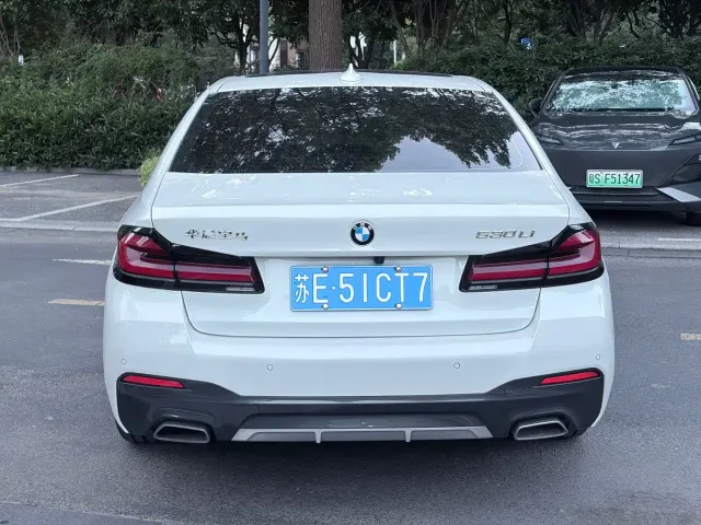 BMW 5 Series — Фото автомобиля 13