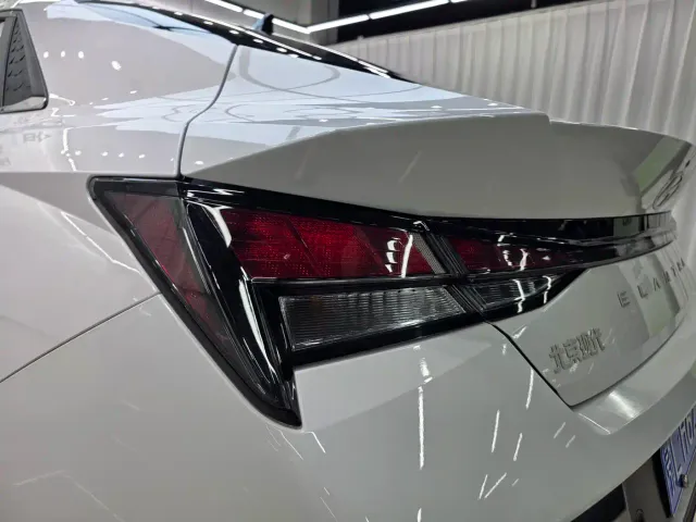 Hyundai Elantra — Фото автомобиля 12