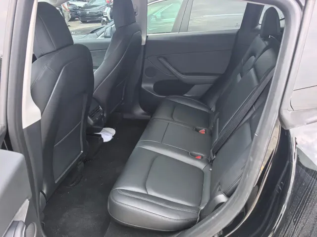 Tesla Model Y — Фото автомобиля 8