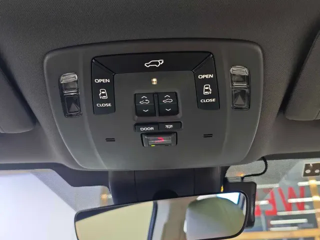 Toyota Sienna — Фото автомобиля 12