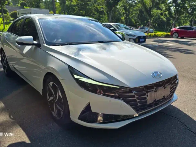 Hyundai Elantra — Фото автомобиля 3