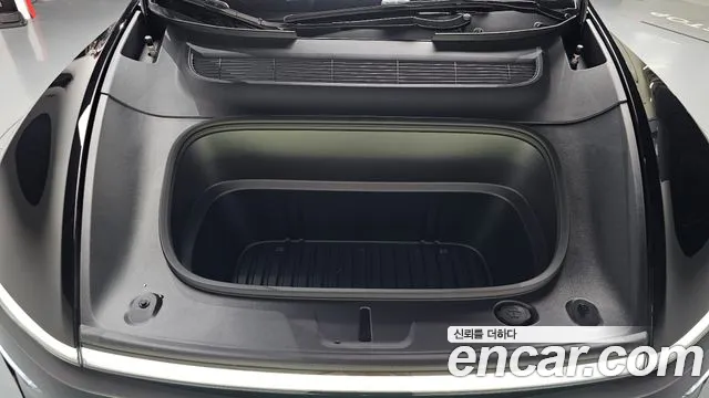 Tesla Model Y — Фото автомобиля 9