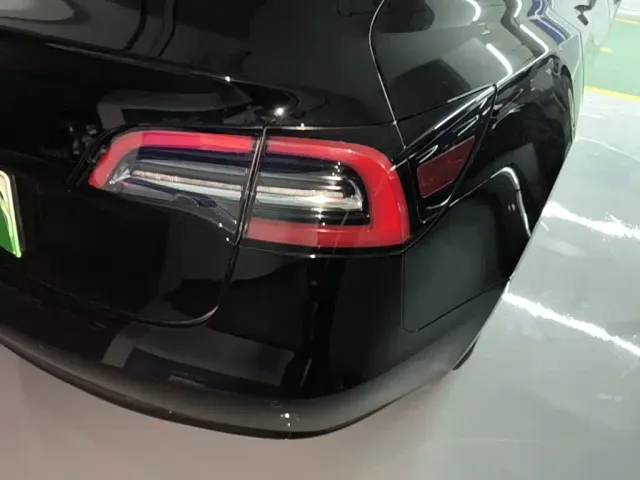 Tesla Model 3 — Фото автомобиля 7