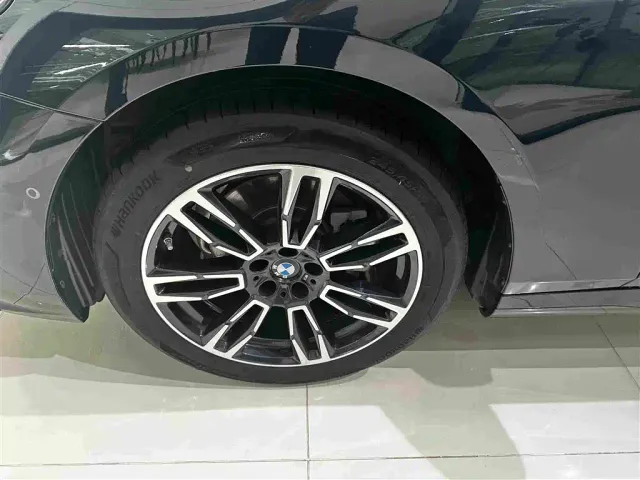 BMW 5 Series — Фото автомобиля 4