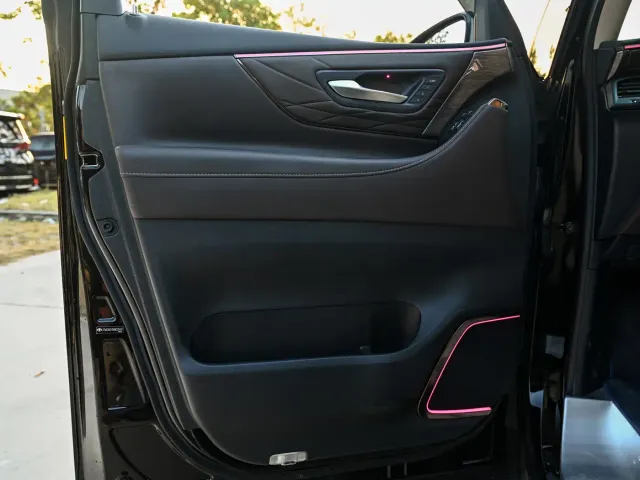 Toyota Alphard — Фото автомобиля 7