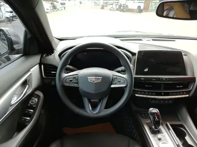 Cadillac CT5 — Фото автомобиля 10