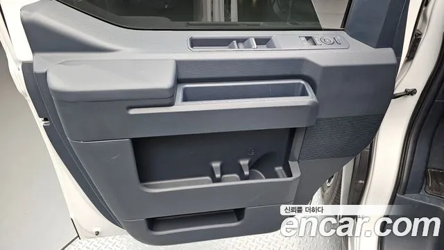 Kia PV5 — Фото автомобиля 21