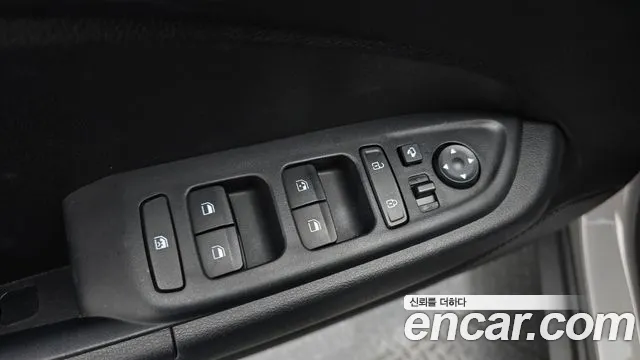 Hyundai Venue — Фото автомобиля 21