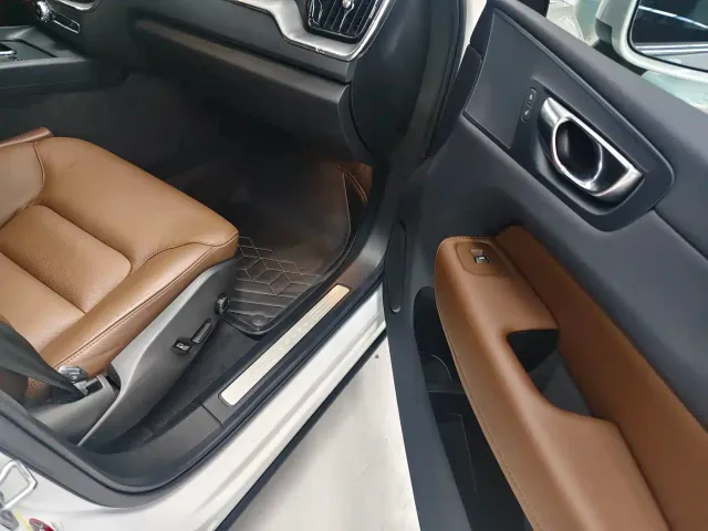Volvo XC60 — Фото автомобиля 11
