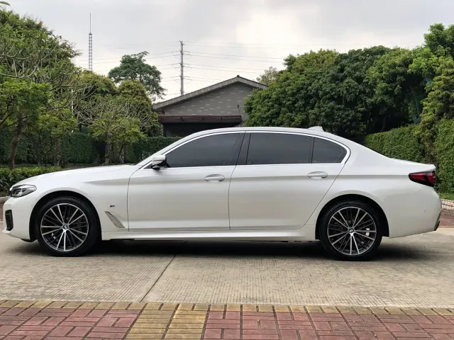 BMW 5 Series — Фото автомобиля 4