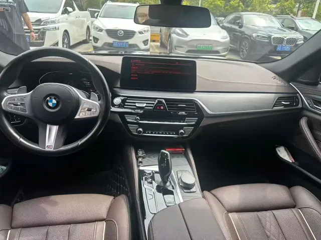 BMW 5 Series — Фото автомобиля 5