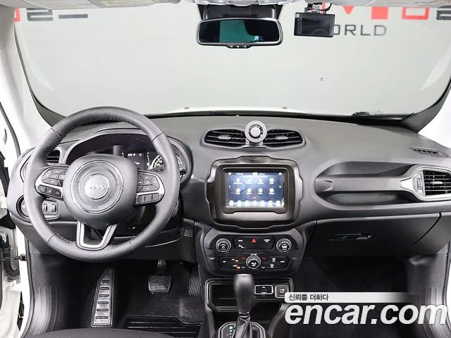 Jeep Renegade — Фото автомобиля 15