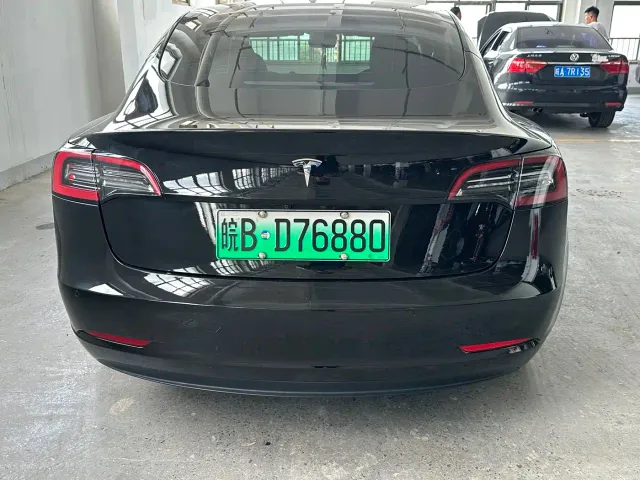 Tesla Model 3 — Фото автомобиля 4
