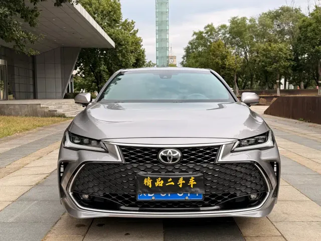 Toyota Avalon — Фото автомобиля 2