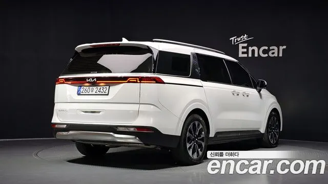 Kia Carnival Generation 4 — Фото автомобиля 2