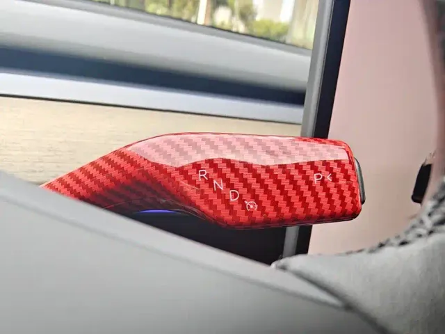 Tesla Model Y — Фото автомобиля 15