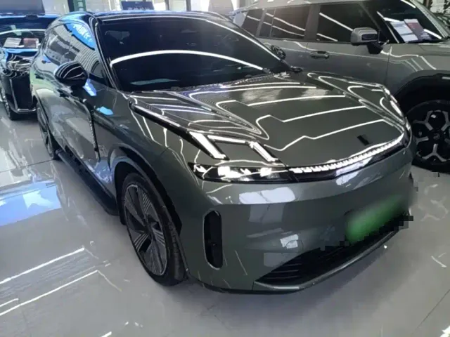 Lynk & Co 08 EM-P — Фото автомобиля 3