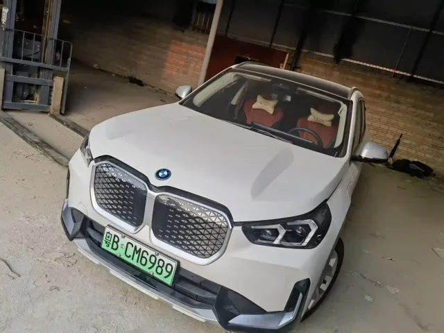 BMW iX1 — Фото автомобиля 15