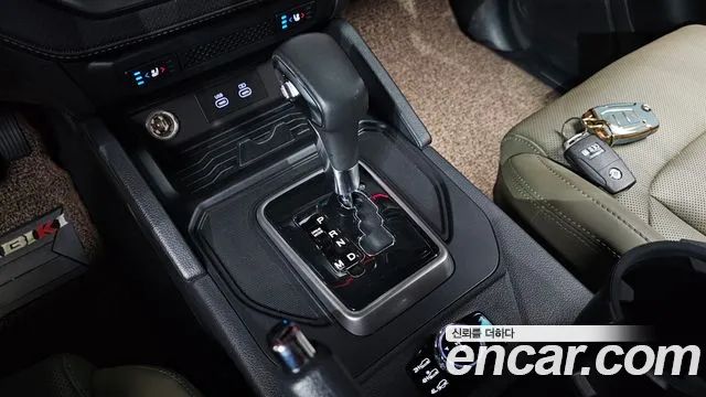 KG_Mobility_Ssangyong Rexton Новый Rexton Sport Khan Дизель 2.2 4WD — Фото автомобиля 3