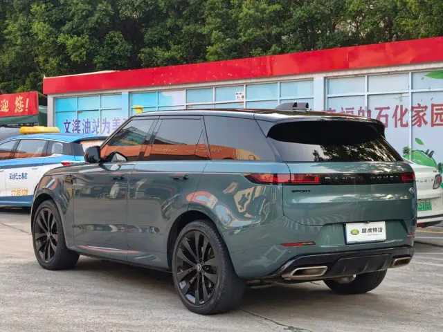 Land Rover Range Rover Sport — Фото автомобиля 11