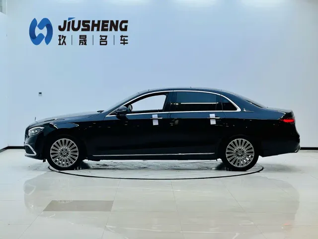 Mercedes-Benz E-Class — Фото автомобиля 3