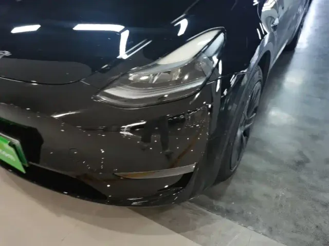 Tesla Model Y — Фото автомобиля 23