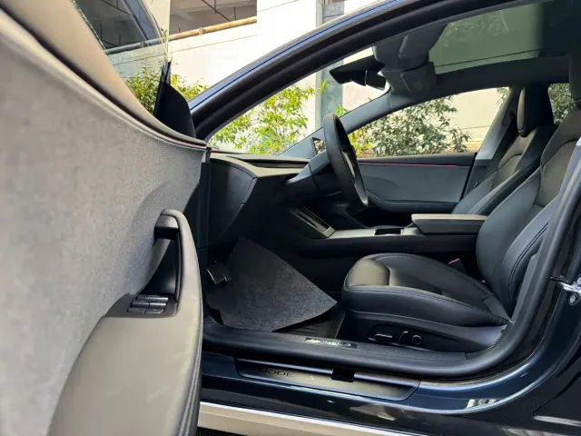 Tesla Model 3 — Фото автомобиля 11