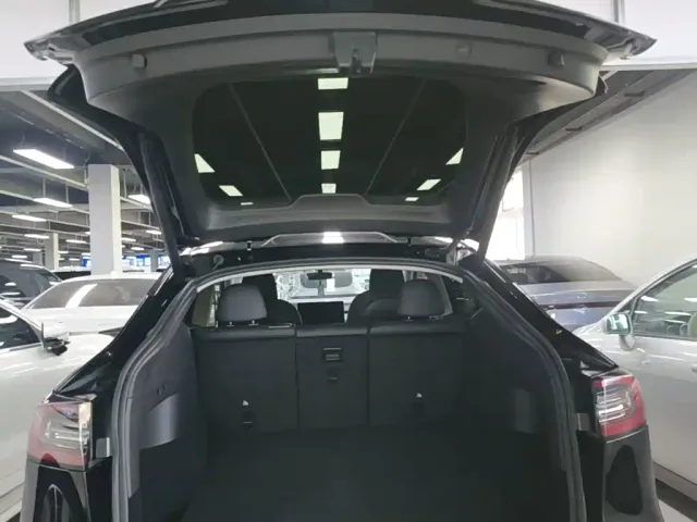 Tesla Model Y — Фото автомобиля 14
