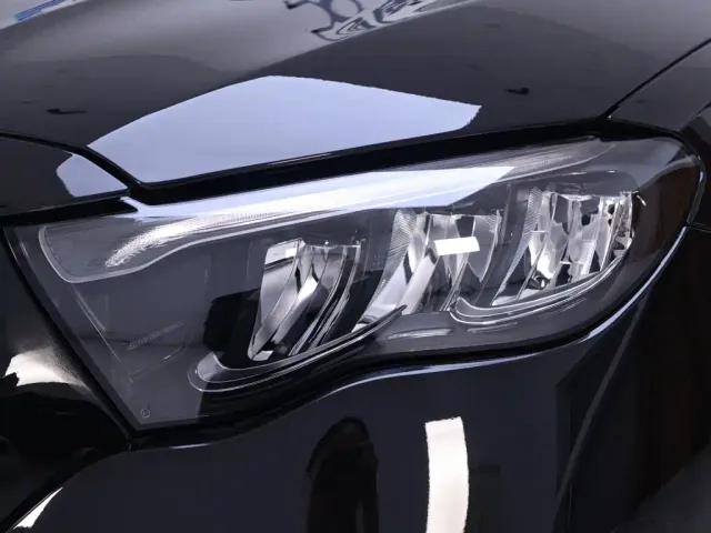 Mercedes-Benz E-Class — Фото автомобиля 4