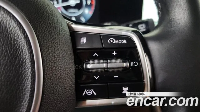 Kia Carnival Generation 4 — Фото автомобиля 22